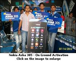 Nokia pulls in the crowd