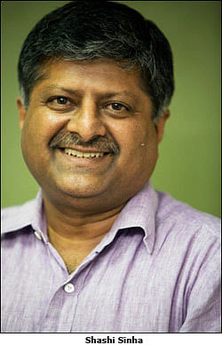 Shashi Sinha is the IPG Mediabrands India CEO; Lynn de Souza quits