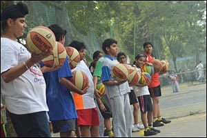 NBA pushes basketball in schools