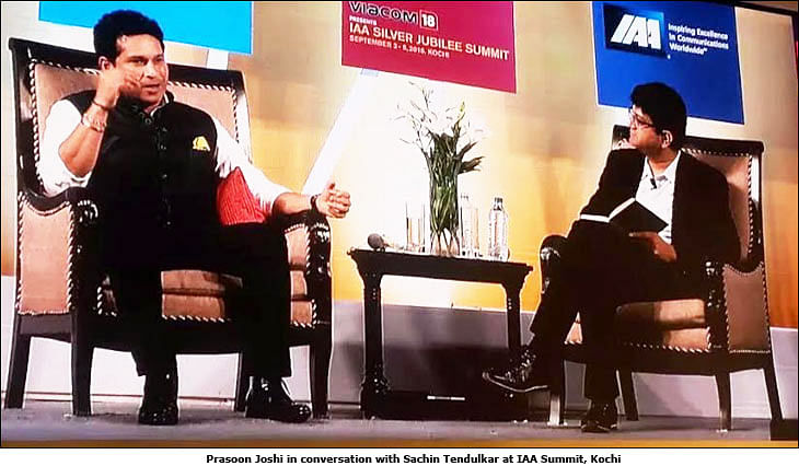 Prasoon Joshi quizzes Sachin Tendulkar on advertising, at the IAA Summit 