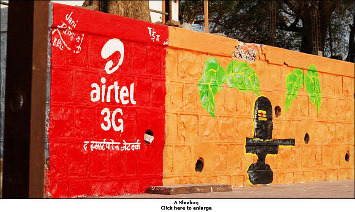 Airtel splashes Ujjain's walls, ghats with 3G ads for Kumbh Mela
