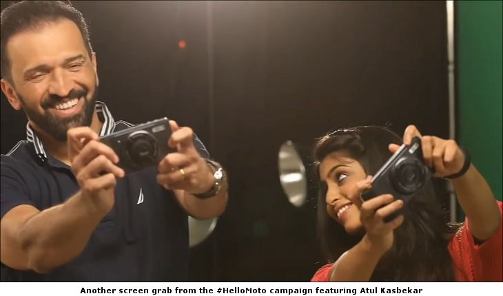 Atul Kasbekar, Pooja Bhatt in Moto India video