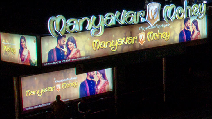 Manyavar Mohey promotes #NayeRishteNayeVaade campaign through outdoor ads