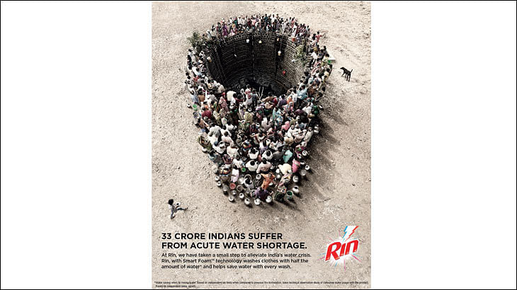Rin's print ad with 300 villagers gathers buzz
