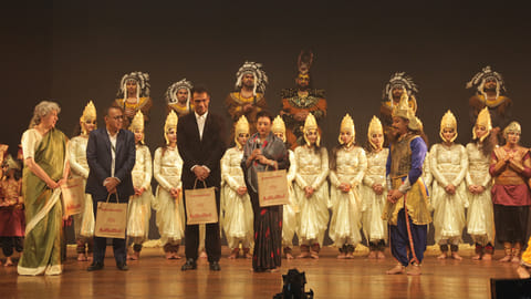 Gayatri Luthra, Harry Chawla and Rani Usha Raje Scindia on stage