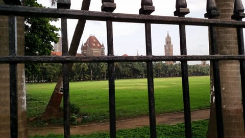 Bombay HC imposes Rs.10,000 costs for forged thumb impression on Vakalatnama [Read Order]