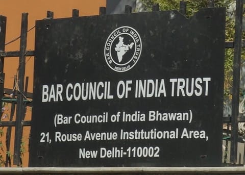 “Decision regarding DU LL.B. seats should be made afresh”, Delhi HC to BCI