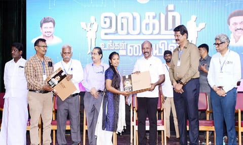பொறியியல் கல்லூரி மாணவர்கள் 1,657 பேருக்கு மடிக்கணினிகள்:  அமைச்சர் மா.சுப்பிரமணியன் வழங்கினார்
