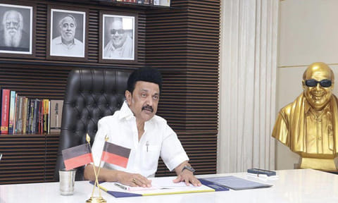 
வீடு, வணிக, தொழில் துறை நுகர்வோருக்கு தடையற்ற எல்.பி.ஜி. விநியோகம்; பிரதமர் மோடிக்கு முதல்-அமைச்சர் மு.க. ஸ்டாலின் கடிதம்