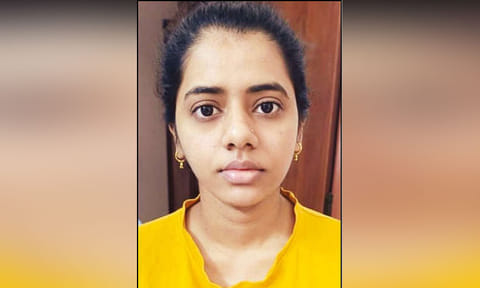 கல்லீரல் தானம் செய்து தந்தையின் உயிரை காப்பாற்றிய இளம்பெண்... நெகிழ்ச்சி சம்பவம்