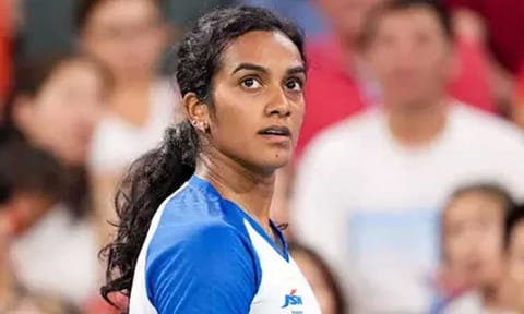 விளையாட்டு வீரர்கள் கல்வியில் கவனம் செலுத்த வேண்டும்: பிவி சிந்து 