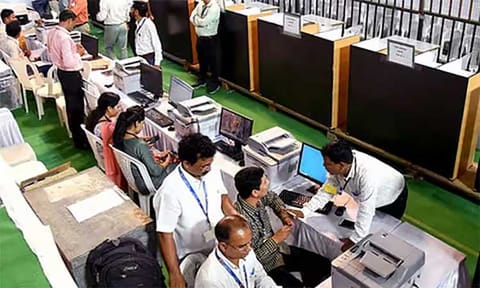 
10-ம் வகுப்பு தேர்வு நாளில் தேர்தல் பணியாளர்களுக்கு பயிற்சி: தேதியை மாற்ற ஆசிரியர்கள் வேண்டுகோள்
