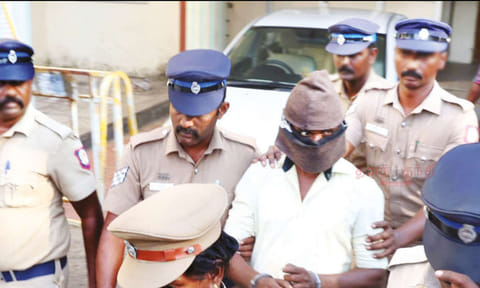 விளாத்திகுளம் அருகே 12-ம் வகுப்பு மாணவி கொலை: கைதானவர் மதுரை சிறைக்கு மாற்றம்