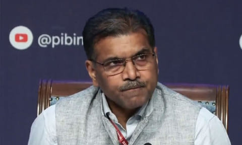 வளைகுடா பகுதியிலுள்ள இந்திய கப்பல்களும், பணியாளர்களும் பாதுகாப்பாக உள்ளனர்:  மத்திய அரசு தகவல்
