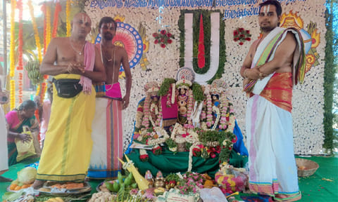 திருக்கல்யாண கோலத்தில் ஜெனக நாராயண பெருமாள், தாயார்