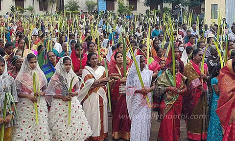கிறிஸ்தவ தேவாலயங்களில் குருத்தோலை ஞாயிறு பவனி  
