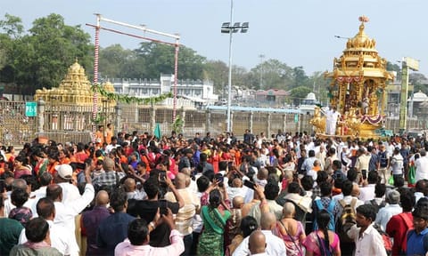 திருப்பதி ஏழுமலையான் கோவிலில் தங்கத் தேரோட்டம்
