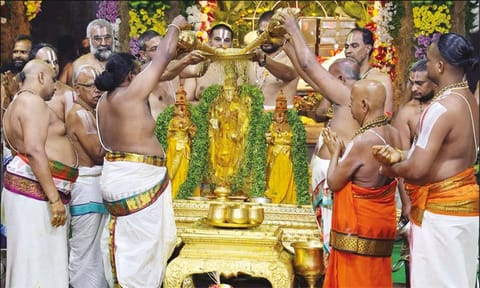 உற்சவர்களுக்கு சிறப்பு அபிஷேகம்