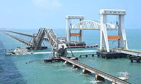 மதுரை கோட்ட ரெயில்வே நிர்வாகம்  முக்கிய அறிவிப்பு: பாம்பன் பாலத்தின் தண்டவாளம் பராமரிப்பு பணி  