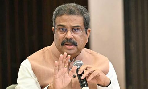 தோல்விகளை மறக்க இந்தி திணிப்பு என்பதா? - மு.க.ஸ்டாலின் பதிவுக்கு தர்மேந்திர பிரதான் பதில்