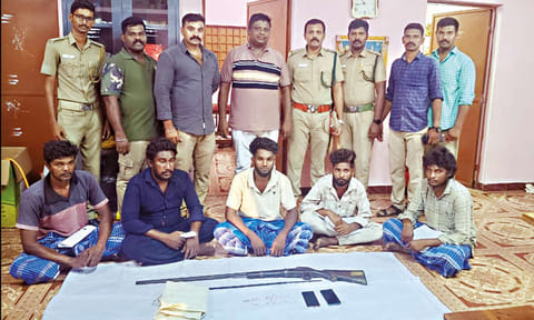 மானை வேட்டையாடி இறைச்சி விற்ற 5 பேர் கைது - வனத்துறையினர் நடவடிக்கை