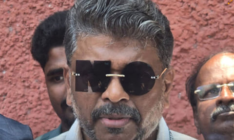 சாதி, மதமற்றவர்;  இயக்குநர் பார்த்திபனுக்கு சான்றிதழ் வழங்க ஐகோர்ட் உத்தரவு