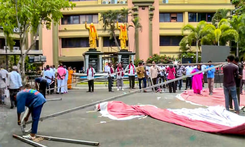 தேர்தல் முடிவுகள்: பின்னடைவில் திமுக.. களையிழந்துள்ள அண்ணா அறிவாலயம் 
