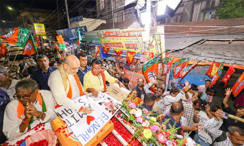 மேற்கு வங்காளத்தில் மம்தா பானர்ஜி பின்னடைவு.. முதல் முறையாக ஆட்சியை பிடிக்கிறது பாஜக
