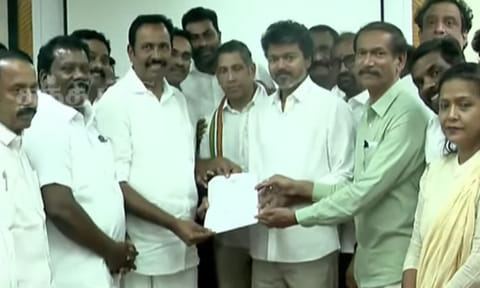 த.வெ.க. அமைச்சரவையில் காங்கிரஸ் கட்சிக்கு எந்த இலாகா? -நிர்வாகிகள் ஆலோசனை