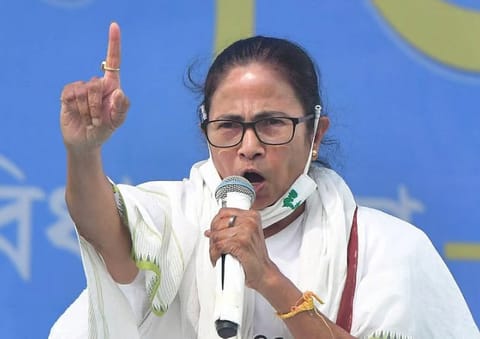 ராஜினாமா செய்ய மம்தா பானர்ஜி மறுப்பு: மே.வங்காளத்தில் அடுத்து என்ன நடக்கும்?