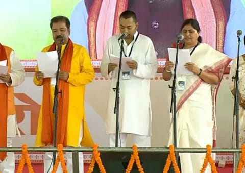 பீகார் மந்திரி சபை விரிவாக்கம்:  நிதிஷ்குமார் மகன் உள்பட 32 பதவியேற்பு