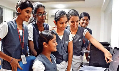 பிளஸ்2 தேர்வு முடிவுகள்: பாட வாரியாக முழு மதிப்பெண்கள் பெற்ற மாணவர்கள் விவரம்
