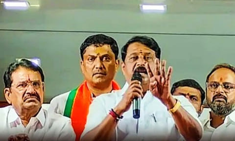 நொடிக்கு நொடி அரசியல் மாற்றம்: அதிமுகவுக்கு திமுக ஆதரவு அளித்தால்..பாஜக ஆலோசனை