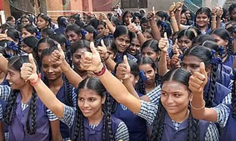 13-ம் தேதி தற்காலிக மதிப்பெண் சான்றிதழ் வழங்கப்படும் - அதிகாரிகள் தகவல்