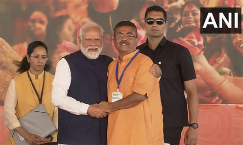 மேற்கு வங்காள முதல்-மந்திரியாக  பதவியேற்றார் சுவேந்து அதிகாரி: பிரதமர் மோடி, அமித் ஷா பங்கேற்பு