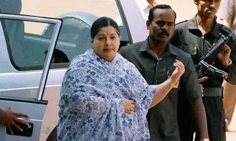 ‘பயந்து ஒதுங்கும் அரசியல் எங்களிடம் கிடையாது’ - ஜெயலலிதாவின் முன்னாள் உதவியாளர் பூங்குன்றன் பதிவு