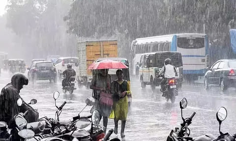 தென் மாவட்டங்களின் பல்வேறு பகுதிகளில் இன்று கனமழை பெய்யும்: வானிலை மையம்
