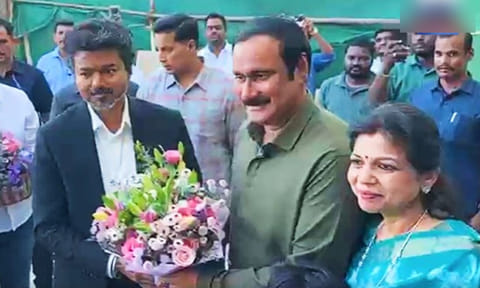 மு.க.ஸ்டாலின், வைகோவை தொடர்ந்து பாமக தலைவர் அன்புமணியை சந்தித்த முதல்-அமைச்சர் விஜய்

