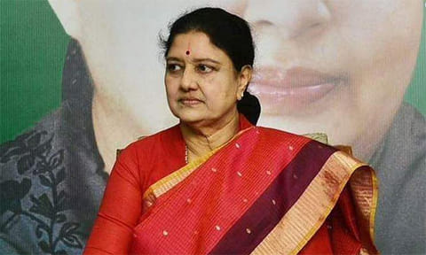 “ஒரு சிலரது துரோக சிந்தனையால் அ.தி.மு.க.வுக்கு இந்த நிலை” - சசிகலா கருத்து