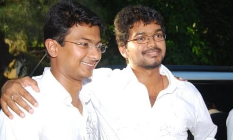 “இது காலத்தின் விசித்திர கோலம்”: விஜய் - உதயநிதியின் பழைய புகைப்படம் வைரல்