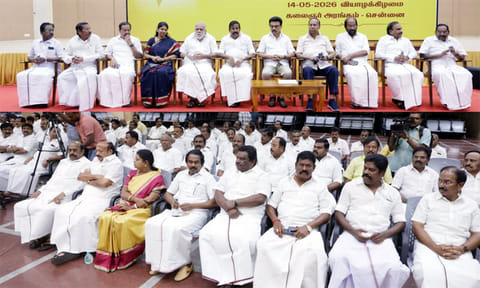 அடுத்தக்கட்ட நடவடிக்கை என்ன...? - மாவட்ட செயலாளர்களுடன் மு.க.ஸ்டாலின் ஆலோசனை