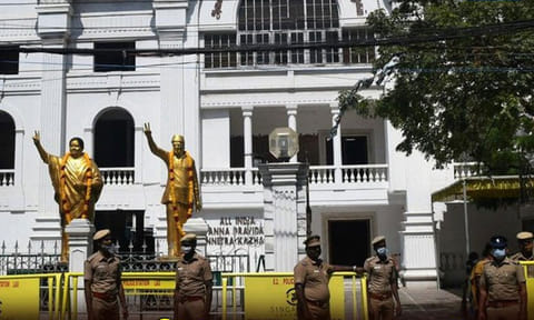 அதிமுக தலைமை அலுவலகத்தில் போலீஸ் குவிப்பு
