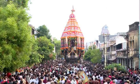 ஸ்ரீரங்கம் ரெங்கநாதர் கோவில் சித்திரை தேரோட்டம் கோலாகலம்: ஆயிரக்கணக்கான பக்தர்கள் பங்கேற்பு