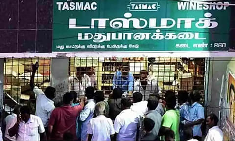 21 வயதுக்கு கீழ் உள்ளவர்களுக்கு மதுபானம் விற்பனை செய்தால் நடவடிக்கை: டாஸ்மாக் எச்சரிக்கை