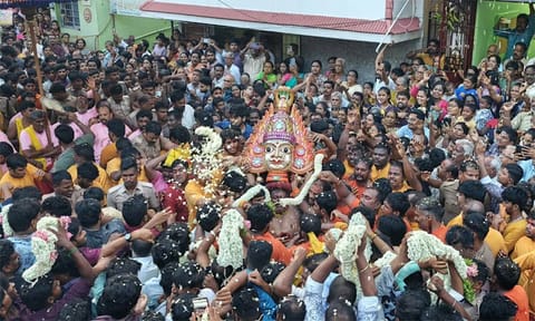 அம்மன் சிரசு ஊர்வலம்