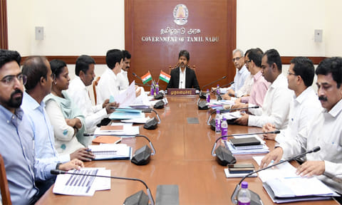 மின்சாரத்துறை அமைச்சர் மற்றும் அதிகாரிகளுடன் முதல்-அமைச்சர் விஜய் ஆலோசனை