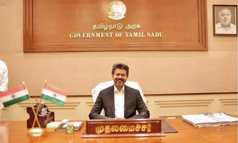 தமிழ்நாட்டில் உறுதியானது கூட்டணி ஆட்சி; கவர்னர் மாளிகையில் அமைச்சர்கள் நாளை பதவியேற்பு
