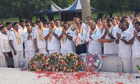 ராஜீங் காந்தி நினைவு தினம்: ஸ்ரீபெரும்புதூரில் காங்கிரஸ் கட்சி தலைவர்கள் மலர் தூவி அஞ்சலி
