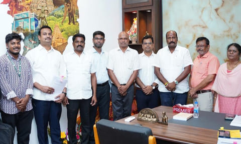 வாகனங்களில் கண்காணிப்பு கருவி பொருத்தும் திட்டம் - அதிகாரிகளுடன் அமைச்சர் ஆலோசனை