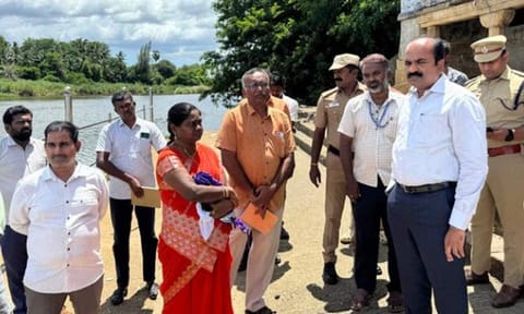 தாமிரபரணி ஆற்றங்கரையில் கலெக்டர் ஆய்வு